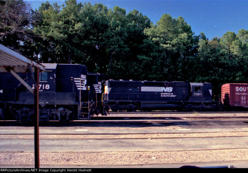 NS 3323 working Glenwood Yard